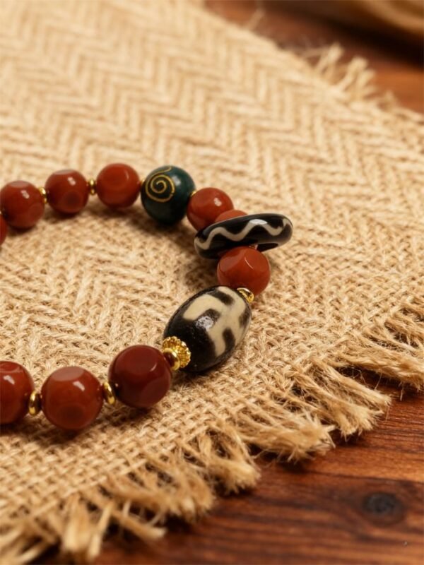 Xingtian’s Bound Resolve Irregular Red Agate Bracelet with Agarwood (10mm) Xingtian’s Bound Resolve Irregular Red Agate Bracelet with Agarwood (10mm)