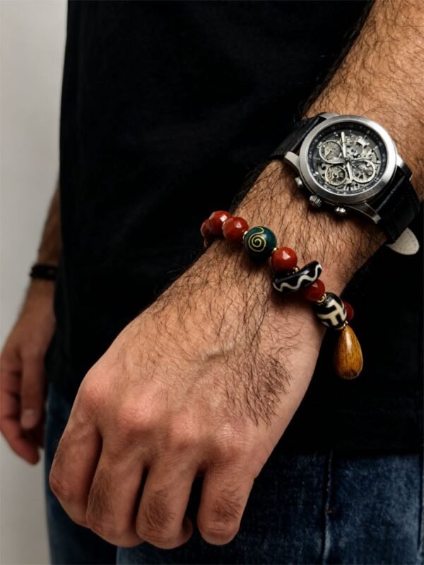 Xingtian’s Bound Resolve Irregular Red Agate Bracelet with Agarwood (10mm) Xingtian’s Bound Resolve Irregular Red Agate Bracelet with Agarwood (10mm)
