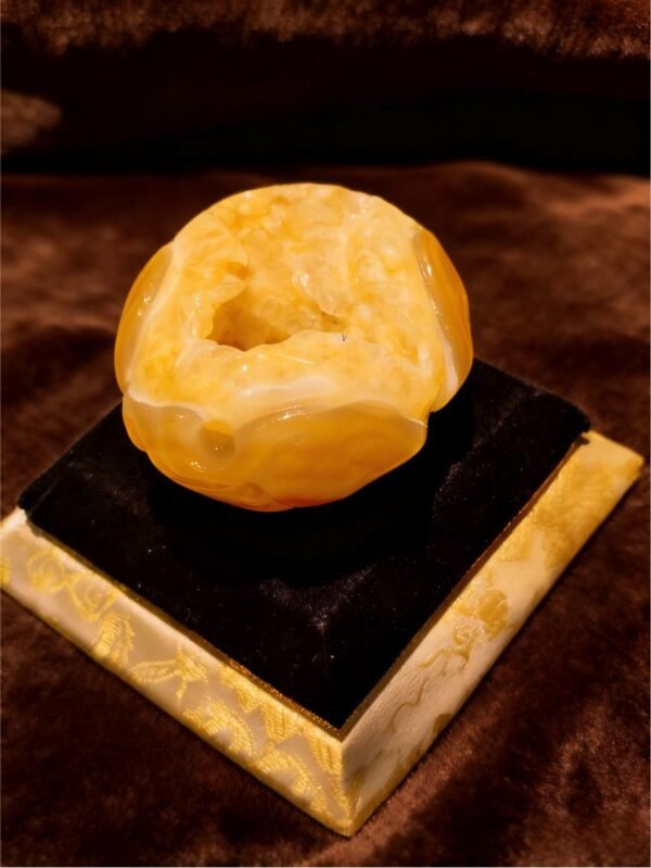 Golden Core Agate – Handheld Agate Artwork Golden Core Agate Hand Piece